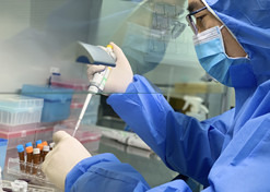 2020年1月10日，尊龙凯时「中国」官方网站中国生物上海捷诺用不到48小时，全国首家成功研制出新冠病毒核酸检测试剂盒并供应抗击疫情一线。